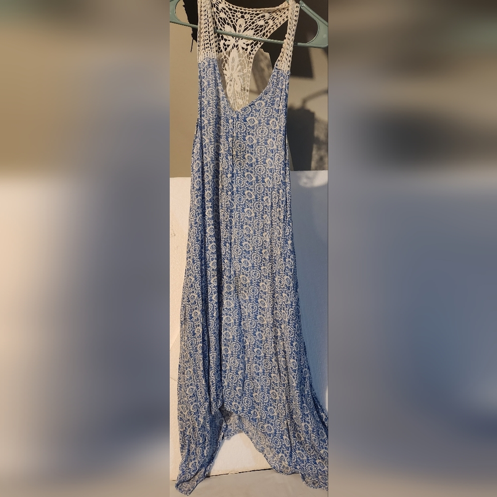 14-16 Blue and white floral coverup